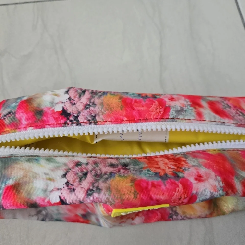 Athleta Supergoop! Floral Cosmetic Bag - Picture 5 of 11